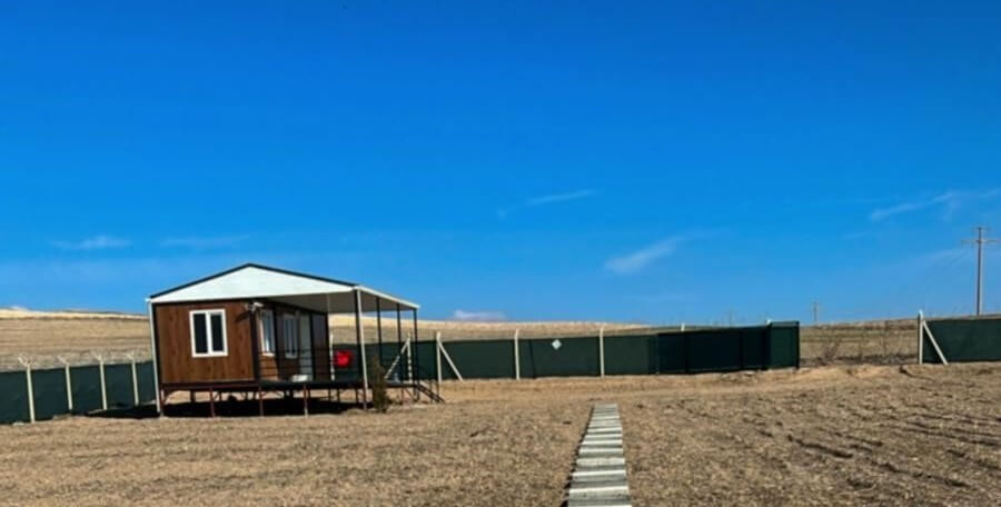 Pet mezarlığında bulunan güvenlik kulübesi